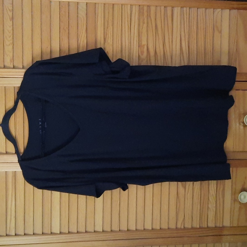 Livi Lane Bryant Black V Neckline Active Wicking Short Sleeve TShirt Size 30/32